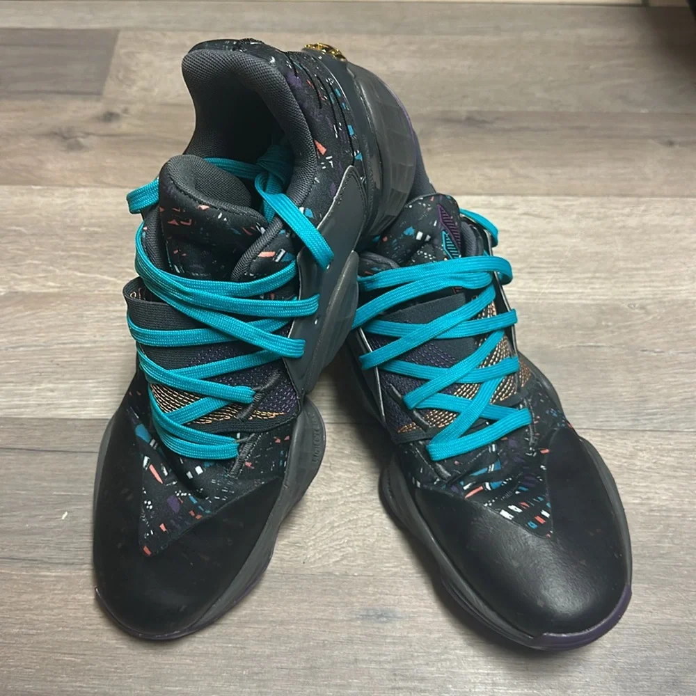Mens Adidas Harden Vol. 4 size 10